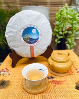 Bánh Bạch trà Nguyệt Quang A (300gram) - Trà Shan Tuyết Cổ Thụ Hà Giang 1 Búp 1 Lá