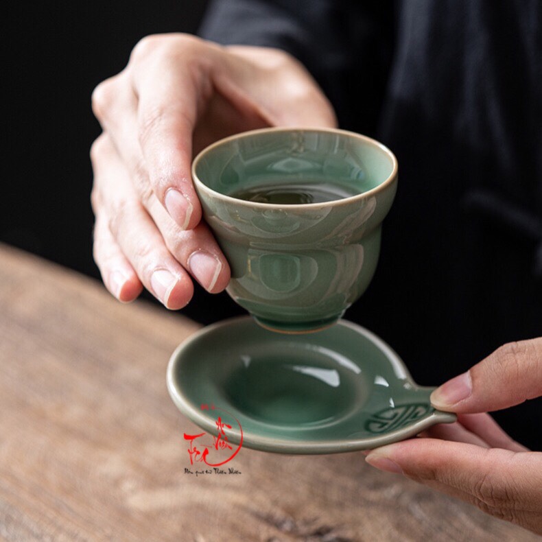 Ly uống trà Hồ Lô có đĩa lót sứ men ngọc - BC30201